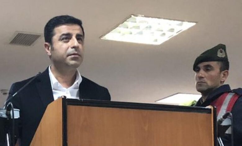 Demirtaş aktiv siyasətdən müvəqqəti getdiyini açıqladı
