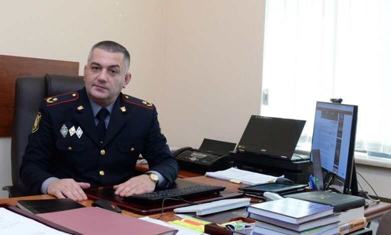 Elşad Hacıyev: “Qəsdən, məqsədli olaraq, polis əməkdaşının qadınlardan birinə qarşı xüsusi vasitədən istifadə etməsini göstərirlər”