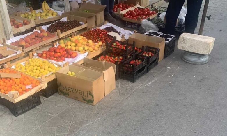 Küçə ticarəti ilə məşğul olan şəxs: “20 manat rüşvət vermədim deyə həbs olundum”