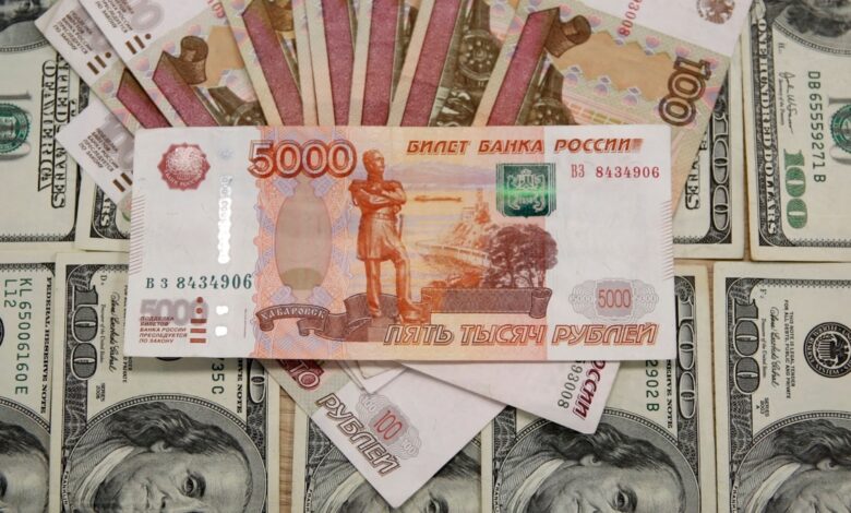 Rubl dollara qarşı son 15 ayda ən aşağı həddə düşüb