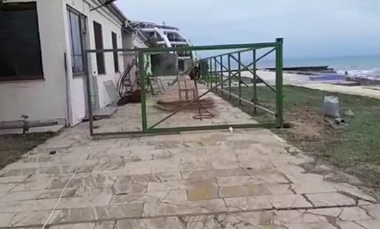Sakinlər Buzovna qayalıqlarında tikilmiş 4 villanın hələ də sökülməməsindən narahatdır