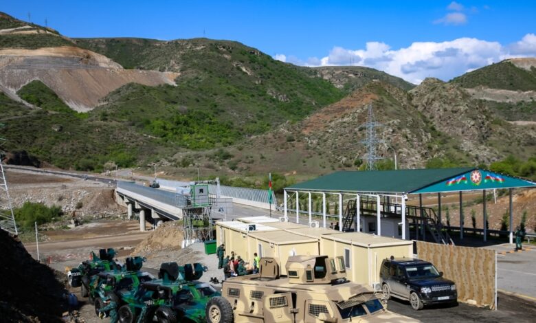 Xarici diplomatlar Laçındakı keçid-buraxılış məntəqəsində olub