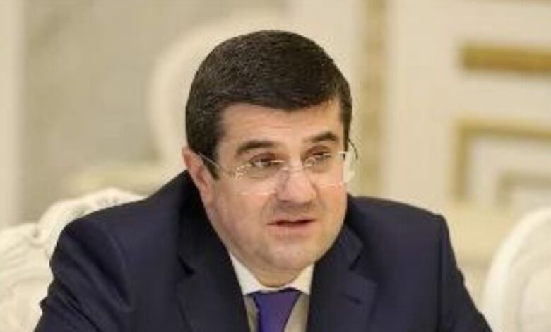 Arayik Arutyunyan oturaq aksiyanı dayandırdığını deyir