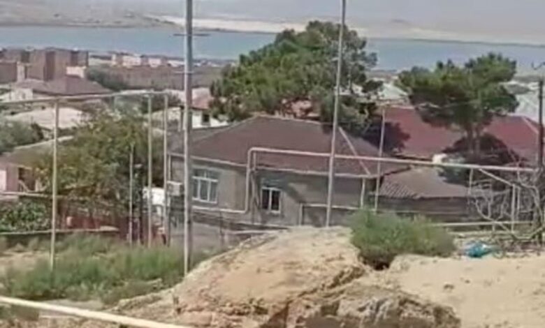 Bakıətrafı qəsəbələrdə su problemi: “Həm gəlməyən suyun pulunu ödəməyə, həm də su almağa gücümüz çatmır”