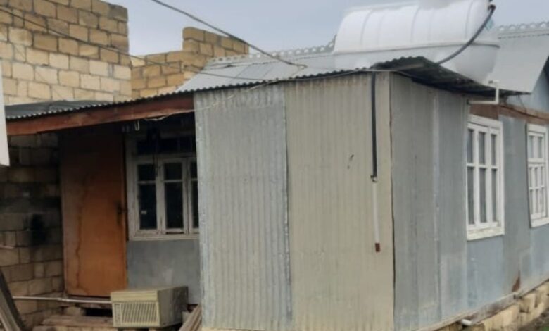 İstehsalatda xəsarət alıb, yaşadığı adadan qovulub, köçdüyü kəndi sel basıb…