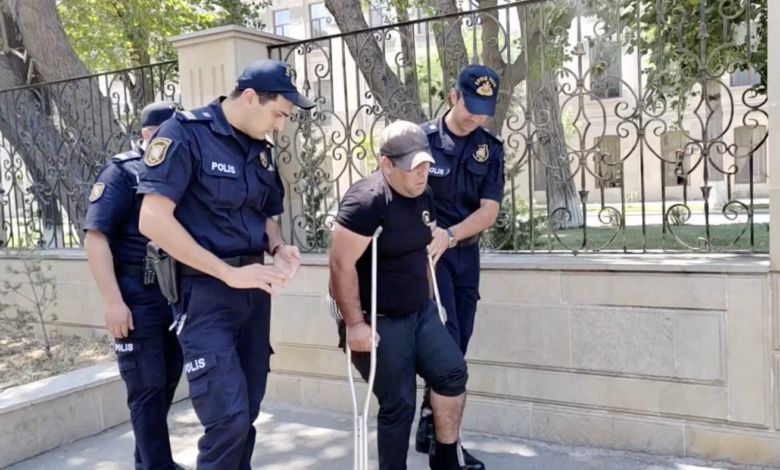 Səhiyyə Nazirliyiynin qarşısında etiraz: "Mənim pulum yoxdur, İlham Əliyev, sənə rüşvət verim"