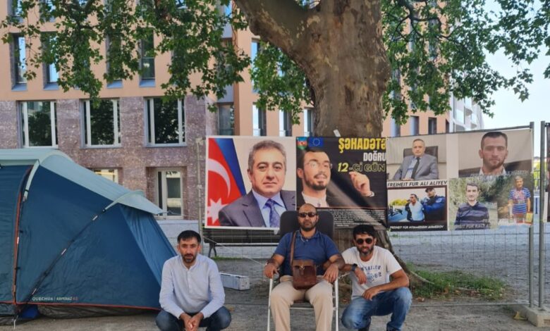 Almaniyaya mühacirətə gedən Müsəlman Birliyi Hərəkatının üzvləri aksiya keçirir