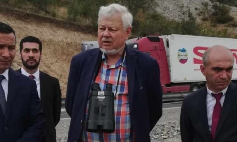 Anjey Kaspşik Laçınla sərhəd kəndə gəlib