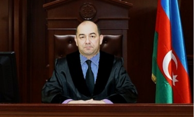 Hakimin özünü xəstəxanadan ataraq intihar etdiyi bildirilir