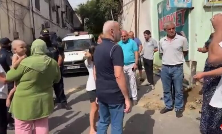 "KUBİNKA" CAMAATI AYAĞA QALXDI: GECƏYLƏ EVİMİZİ SÖKMƏYƏ BAŞLADILAR!