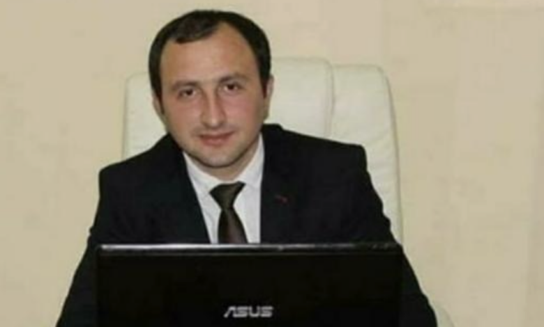 Qardaşı sayt redaktorunun həbsxanada özünə xəsarət yetirdiyini deyir