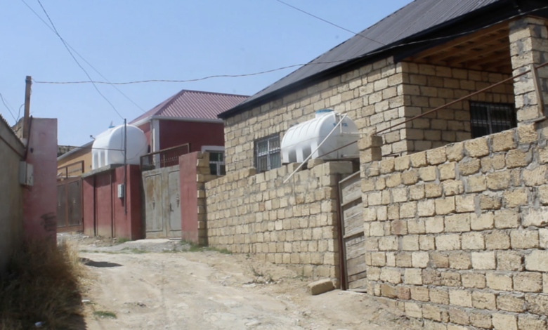 Qəsəbə sakini: Camaat marsdan torpaq alır, yaşayış qurur, amma biz Bakının 8 km-də su üzünə həsrətik