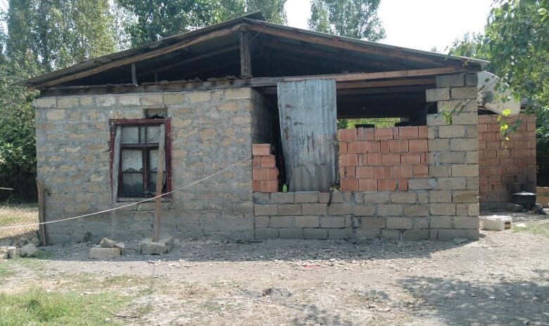 Üç uşaqla qonşuların ümidinə qalan işsiz, xəstə, tənha ana