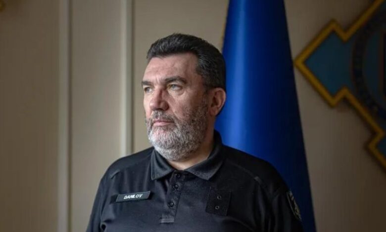 Ukrayna rəsmisi rejissoru saxta humanizmdə ittiham etdi