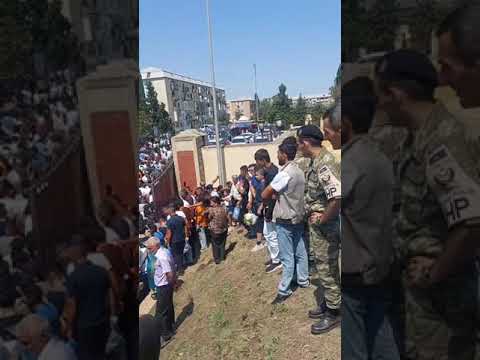 VALİDEYNLƏR GƏNCƏNİN N SAYLI HƏRBİ HİSSƏSİNİN QAPISINA DAYANDILAR: ƏSGƏR ÖVLADLARINI GÖRMƏK ÜÇÜN...