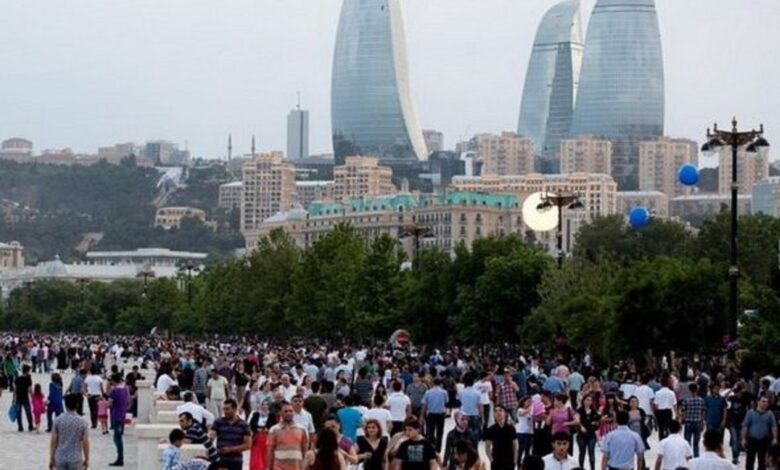 Yazıçı: “Xalqın adından danışan gərək onun problemlərini də dilə gətirsin”