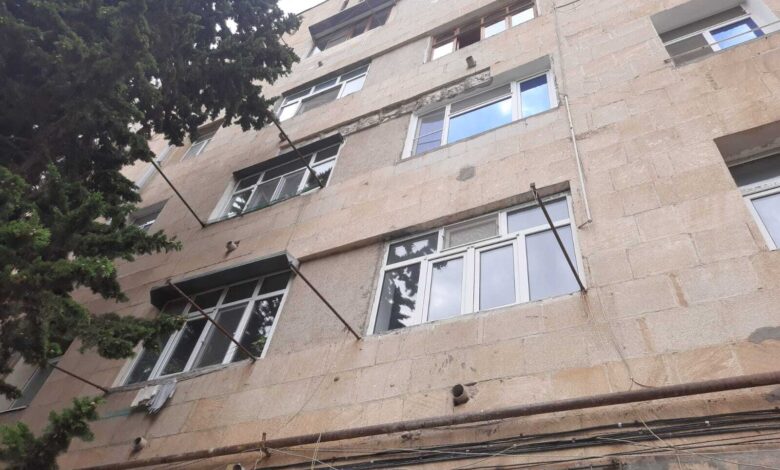 Hövsan sakinləri binanın təhlükəli olduğunu deyirlər: “…daşlar tökülür”