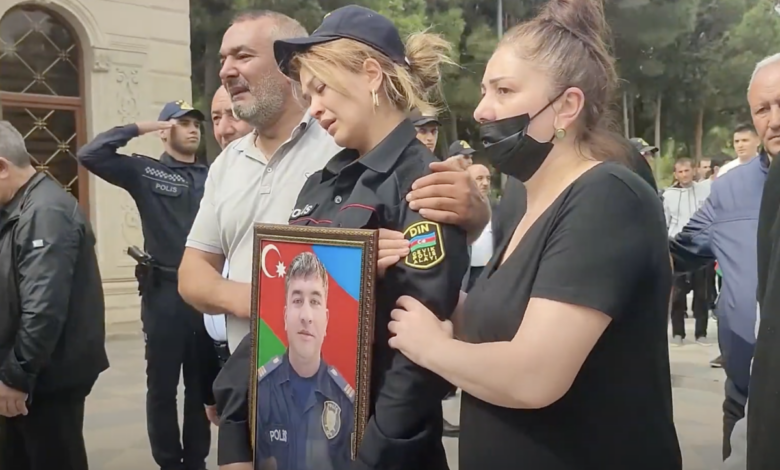 Həyatını itirən polislər dəfn edilib