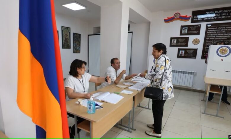 Paşinyanın partiyası mer seçkilərində rəqiblərini qabaqladı