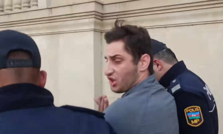 Nurlan Libre Baş Prokurorluğun önündə aksiya keçirib