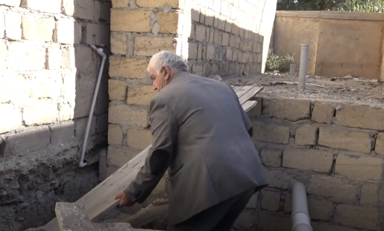 Raketdən zərərçəkən gəncəlilər: “İnsafınız olsun, evimizi tikin”