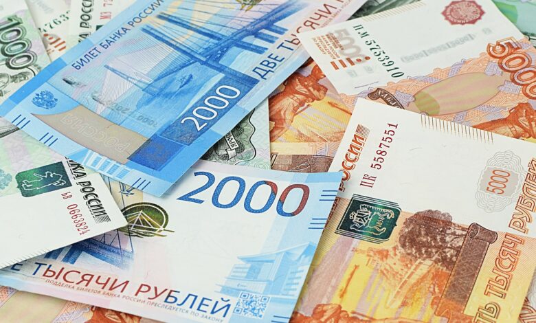 Rusiya valyutası yenə zəiflədi – bir dollar 100 rublu keçdi