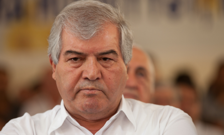 Deputat uçuşlar zamanı ailə üzvlərinin də VİP salondan istifadə etməsini istəyir