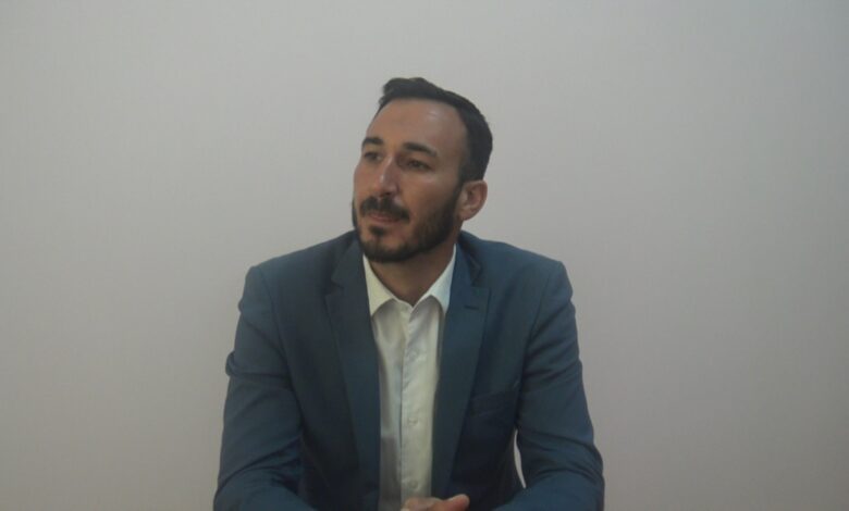 İctimai fəal qardaşı ilə polisə aparılıb