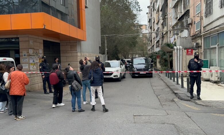 Ülvi Həsənlinin evində axtarış aparılır, ofisdən 40 min avro “tapılıb”