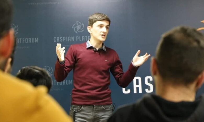 Araz Əliyev şəxsi əşyalarının qaytarılmadığını bildirir