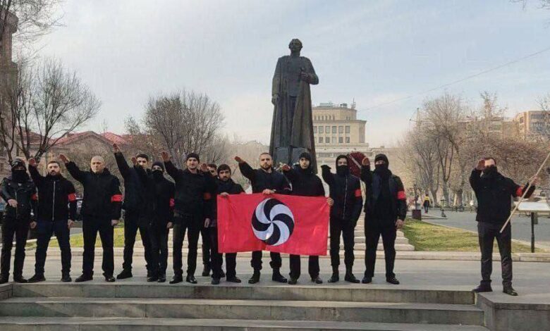 Ermənistanda sağçı gənclərin nasist salamı İsrail səfirini qəzəbləndirib