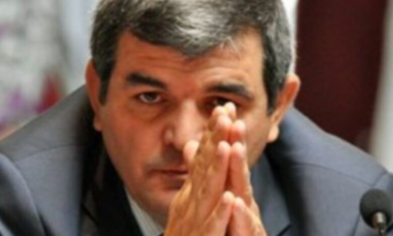 Fazil Mustafaya sui-qəsddə ittiham olunanlar deputatın məhkəməyə gəlməsini tələb edirlər