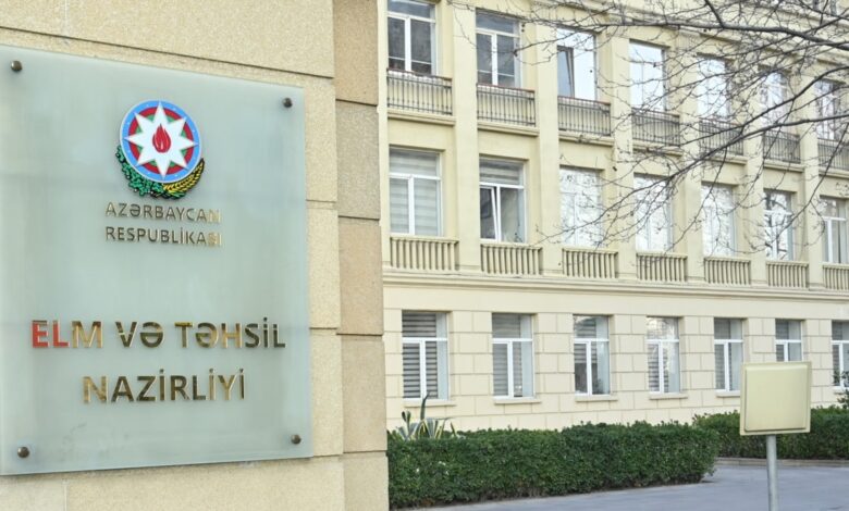 Nazirlik rəsmisi rüşvət almaqda təqsirləndirilir