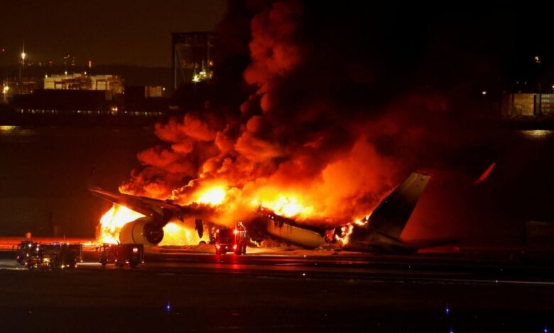 Tokio aeroportunda iki təyyarə toqquşub, beş nəfər həlak olub