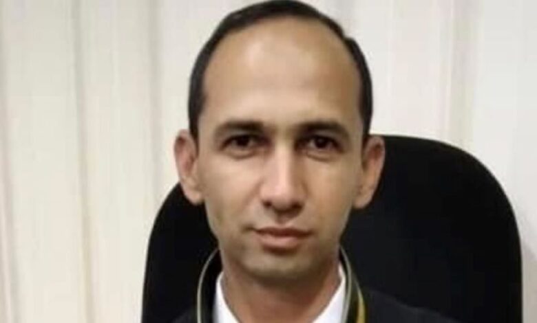 Vəkil Vəkillər Kollegiyasının önündə özünü yandırıb