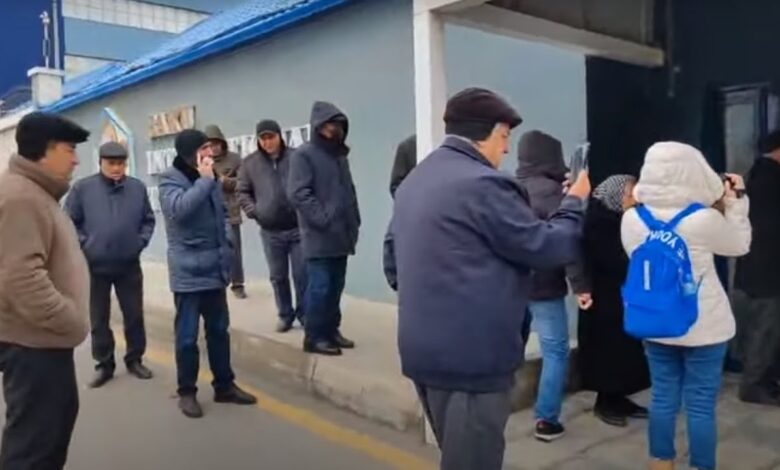 AKSİYA: BAKI TÜTÜN FABRİKİNİN SƏHMDARLARI FABRİKƏ DAXİL OLMAQ ÜÇÜN HANSI YOLLARA ƏL ATDILAR?