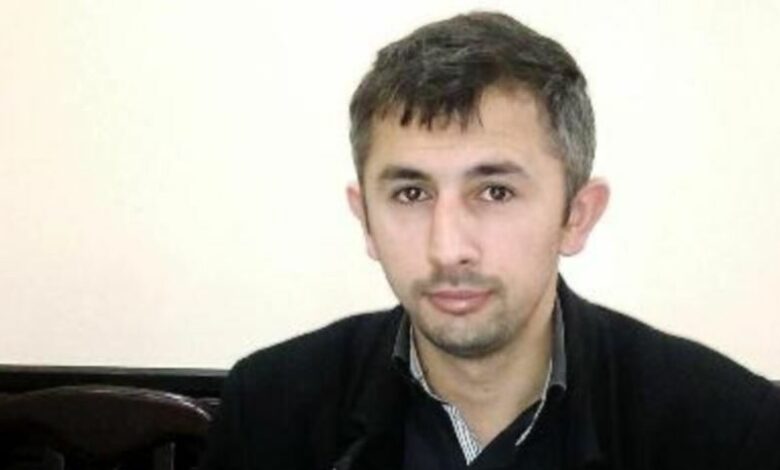 Blogerə hökm oxundu: məhkəməyə etiraz olaraq batareya uddu