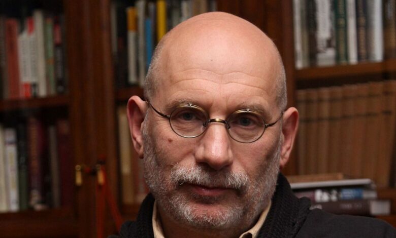 Moskva məhkəməsi Boris Akunin barədə həbs qərarı çıxarıb