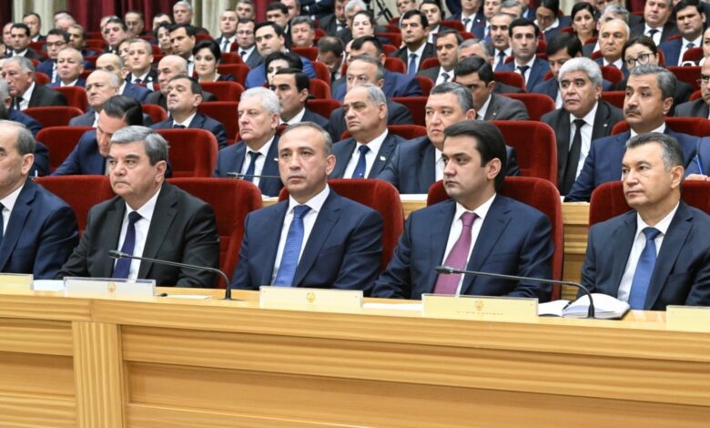 Tacikistanda hakimlərə və dövlət qulluqçularına xarici dil öyrənmək tapşırılıb