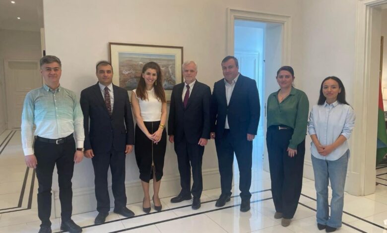 ABŞ səfiri həbsdəki jurnalistlərin vəkilləri ilə görüşüb