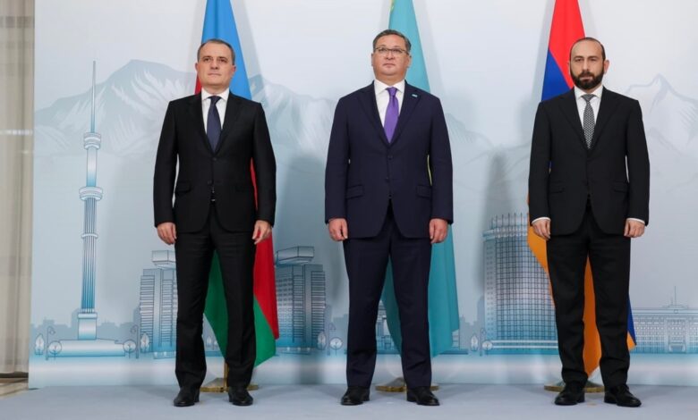 Almatıda Bayramov ilə Mirzoyanın görüşü başlayıb