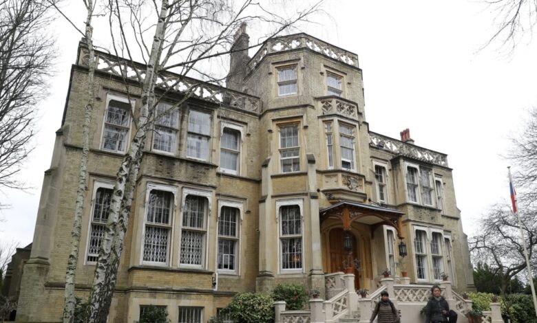 Britaniya Rusiya hərbi attaşesini ölkədən çıxarır
