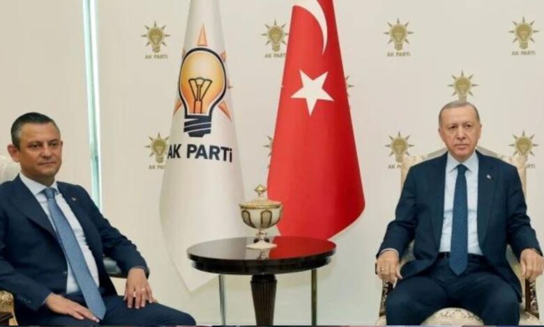 Ərdoğan CHP lideri ilə görüşdü, bir-birinə hədiyyə verdilər