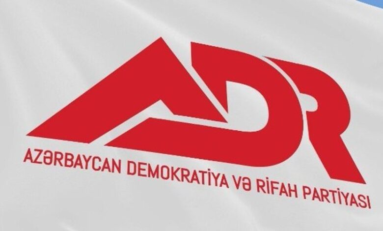Qubad İbadoğlunun müavini partiyanın buraxılması ilə bağlı xəbəri təkzib edir