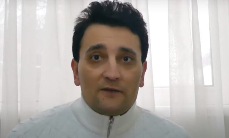 Bloger kitabxana işçiləri və aktyorların küçə təmizlədiyi videoya görə həbs olunub? 
