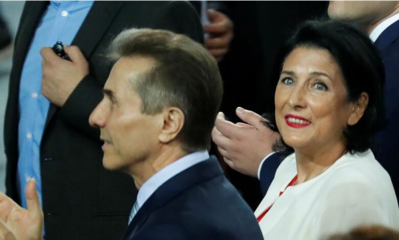 Gürcüstan Prezidenti oliqarx Bidzina İvanişvilini debata çağırıb