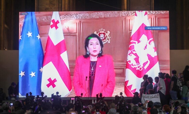 Gürcüstan prezidenti oktyabr seçkisini 'Avropa ilə Rusiya arasında seçim' adlandırıb