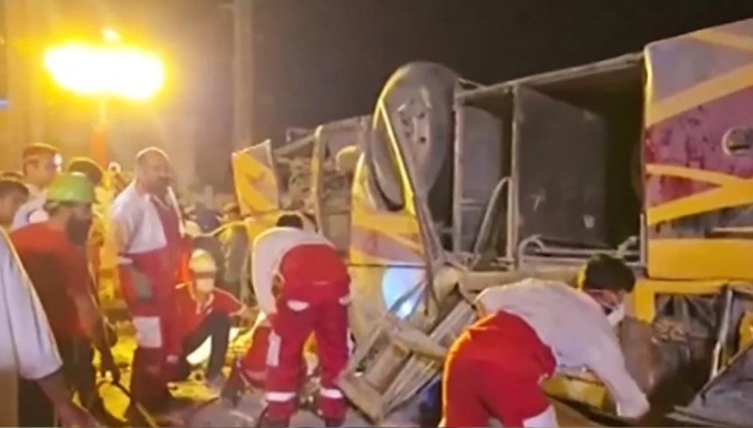 İranda pakistanlı zəvvarların olduğu avtobus aşıb, 28 nəfər ölüb