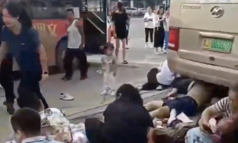 Çində avtobus qəzasında beşi məktəbli olmaqla 11 nəfər həlak olub