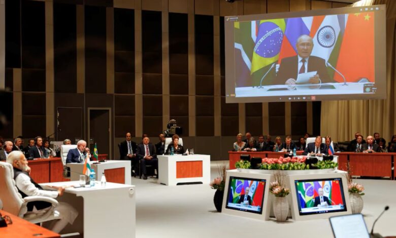 Leonid Qozman: “Putin BRİKS-ə qoşulan ölkələri Qərbə qarşı birləşdirməyə çalışır”
